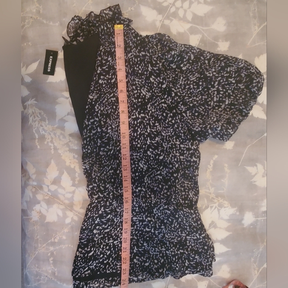NWT Express low cut faux wrap top, very dark navy with white print size XL. - Picture 6 of 6
